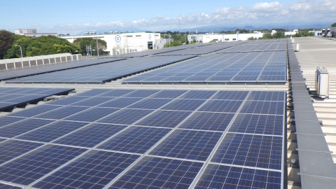 関東群馬工場に太陽光ソーラーパネルを設置
